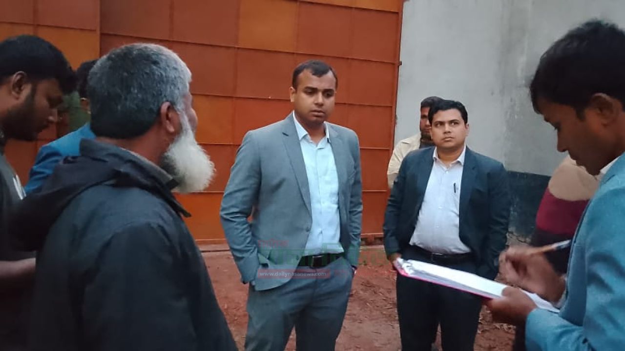 তারাগঞ্জে মোবাইল কোর্ট,১০৭ বস্তা টিএসপি সার জব্দ,দুই ব্যবসায়ীকে ৫০ হাজার টাকা জরিমানা