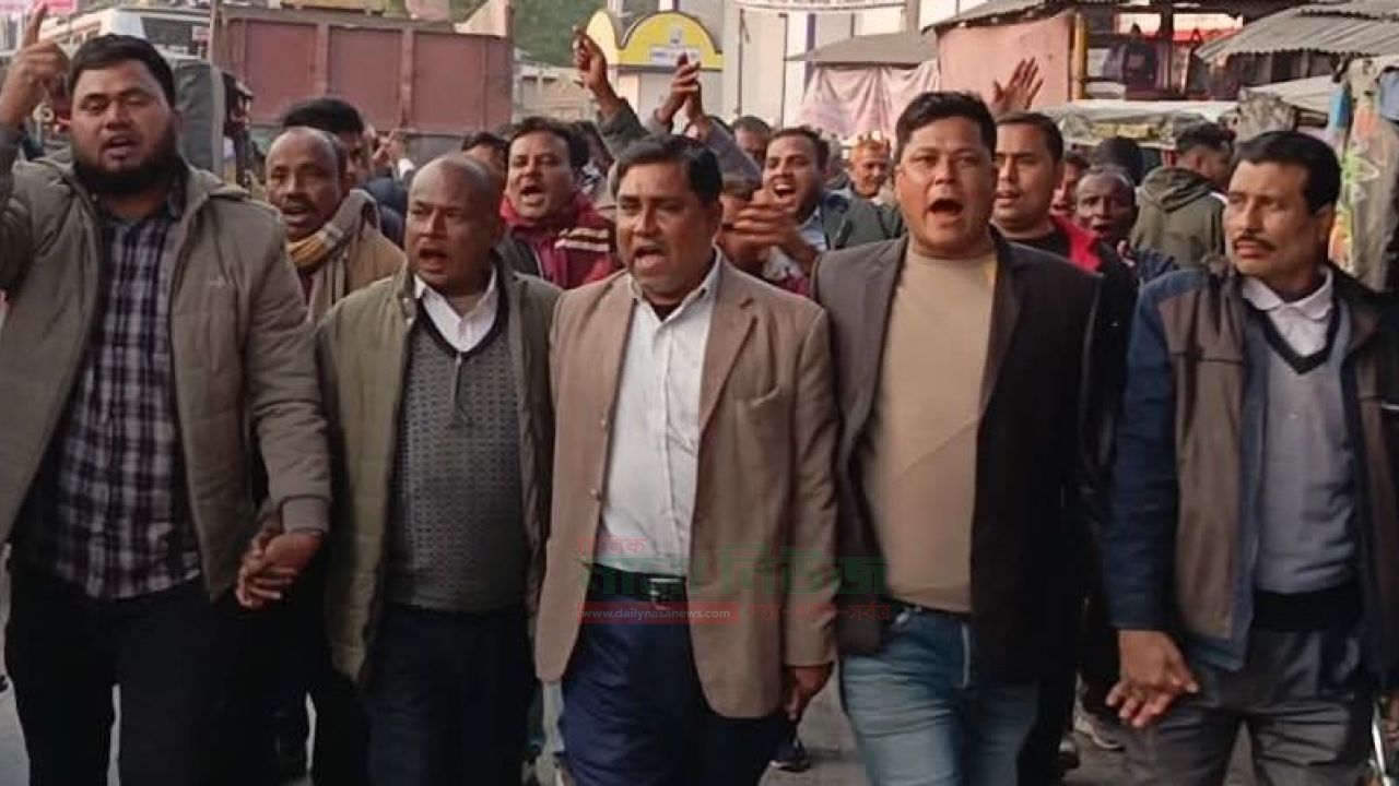 মমিনপুরে জিএম কাদেরের সমর্থনে তারিকের নেতৃত্বে লাঙ্গল মার্কার মিছিল